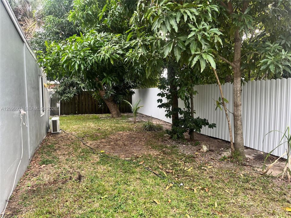 For Rent: $2,650 (3 beds, 1 baths, 800 Square Feet)