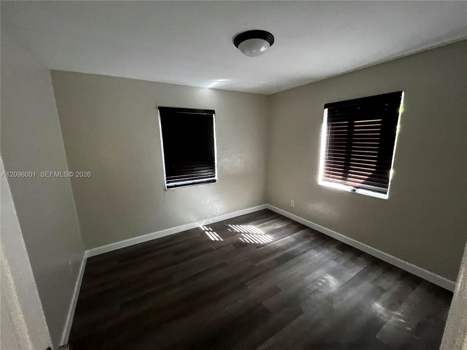 For Rent: $2,650 (3 beds, 1 baths, 800 Square Feet)