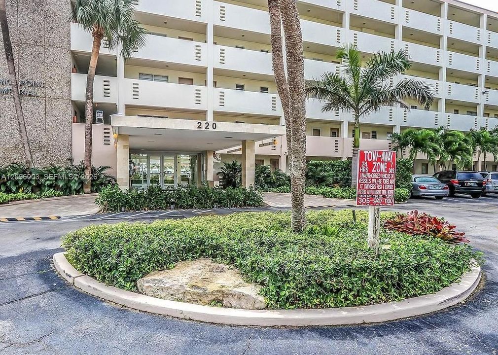 For Rent: $2,700 (2 beds, 2 baths, 858 Square Feet)