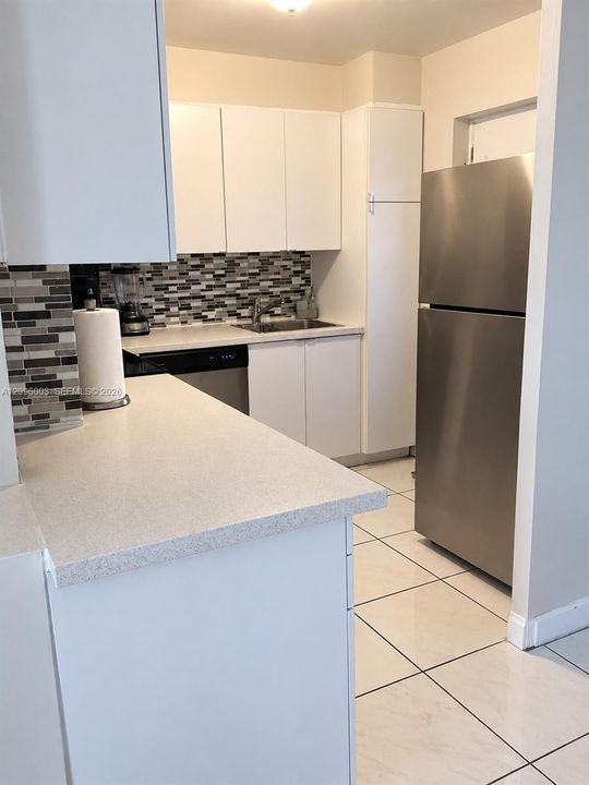 For Rent: $2,700 (2 beds, 2 baths, 858 Square Feet)