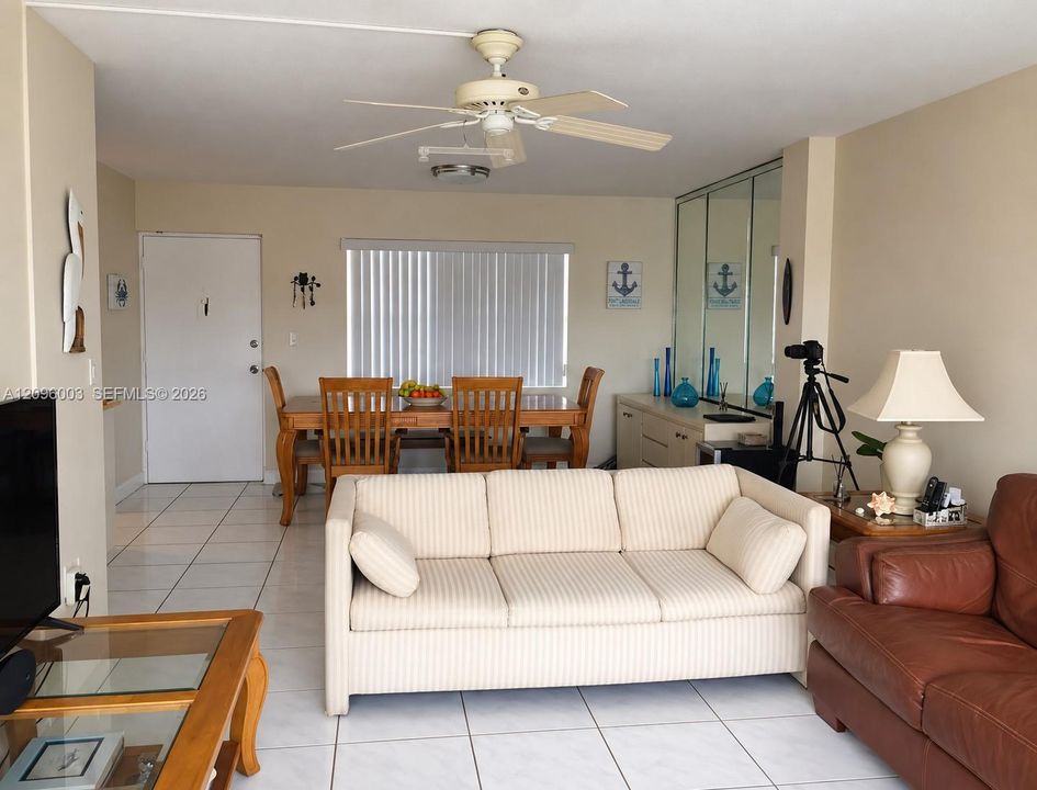 For Rent: $2,700 (2 beds, 2 baths, 858 Square Feet)