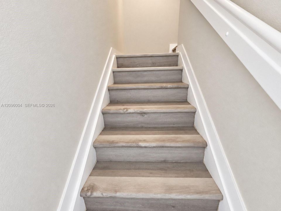 На продажу: $299,000 (3 спален, 2 ванн, 1302 Квадратных фут)