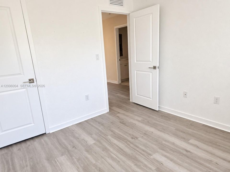 На продажу: $299,000 (3 спален, 2 ванн, 1302 Квадратных фут)