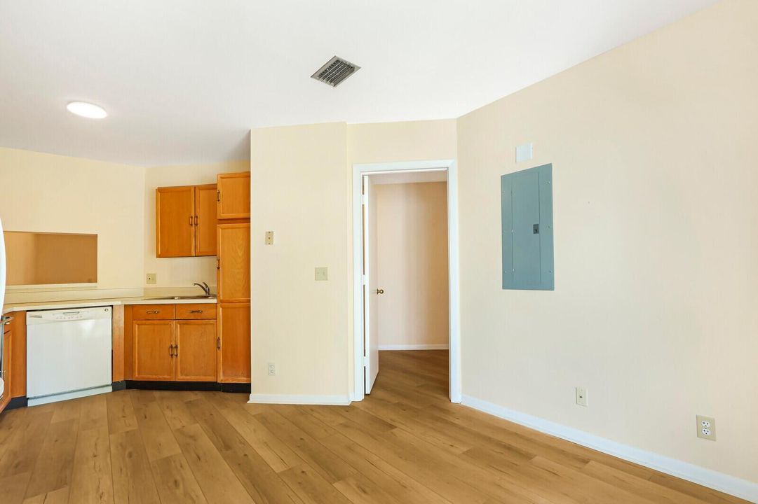 Eat-in Kitchen
