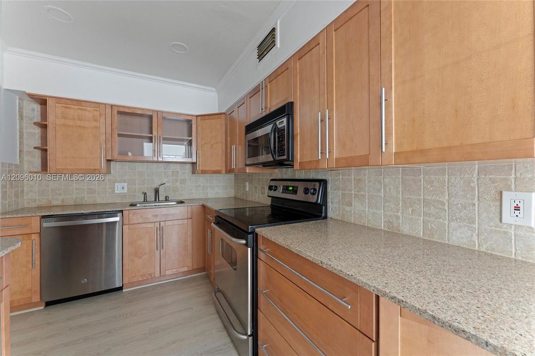 В аренду: $2,900 (2 спален, 2 ванн, 897 Квадратных фут)