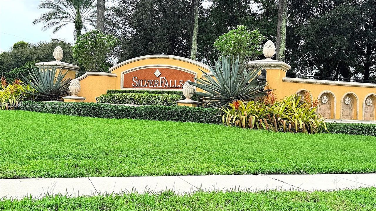 For Sale: $795,000 (5 beds, 2 baths, 2840 Square Feet)