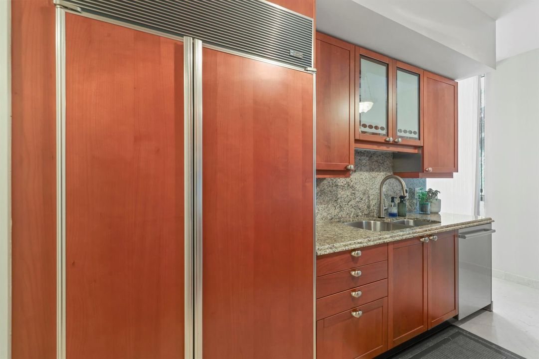 1063 Hillsboro Mile, 206 - 20.jpg-FULL