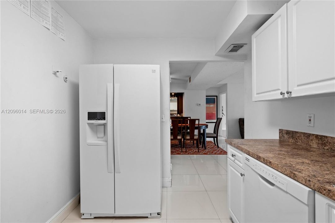 В аренду: $2,600 (2 спален, 2 ванн, 1075 Квадратных фут)