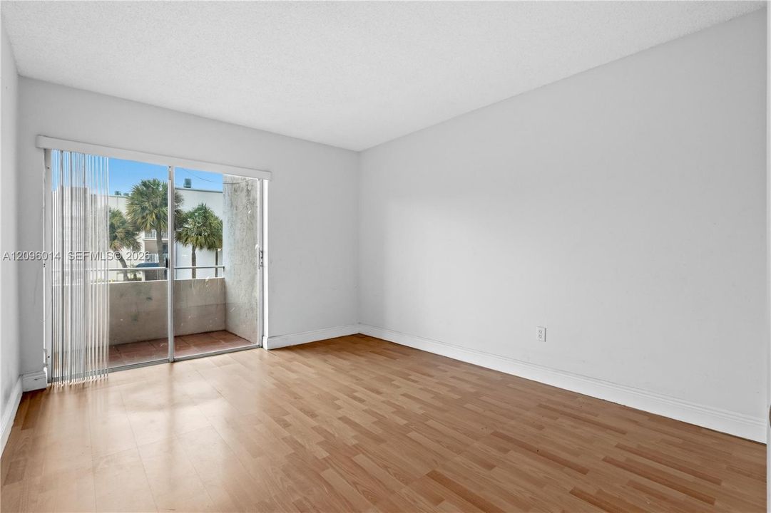 В аренду: $2,600 (2 спален, 2 ванн, 1075 Квадратных фут)