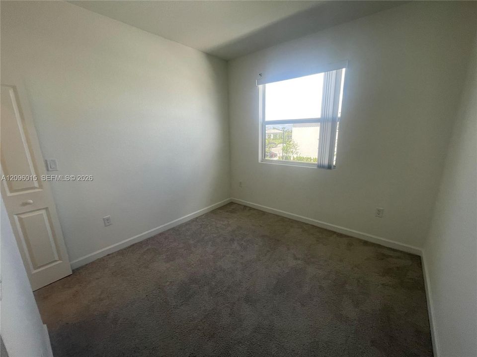 В аренду: $2,299 (3 спален, 2 ванн, 1330 Квадратных фут)