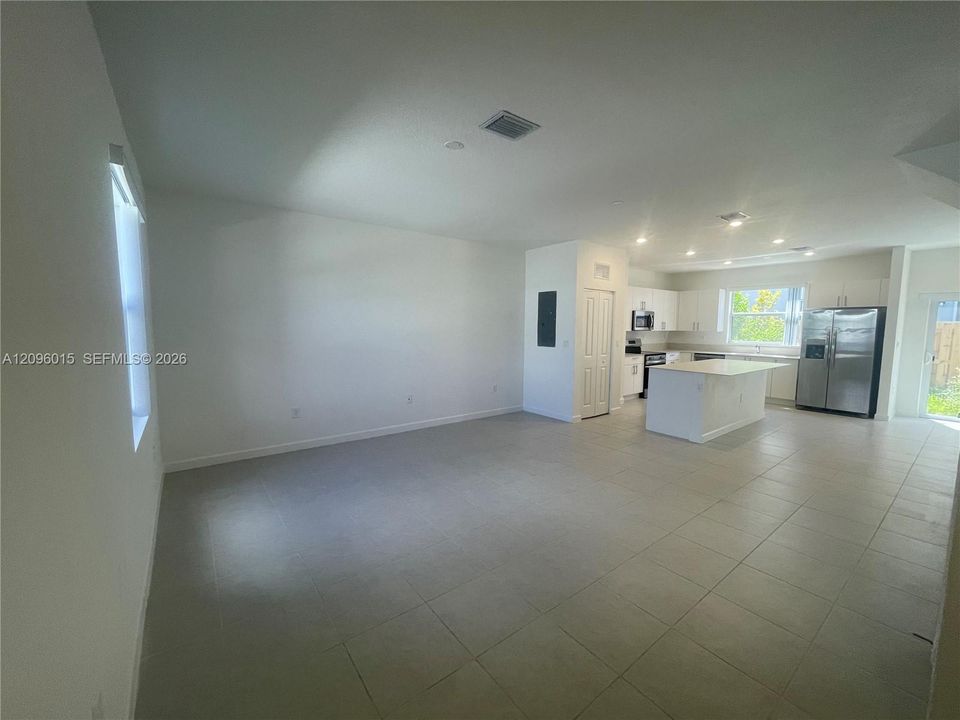 В аренду: $2,299 (3 спален, 2 ванн, 1330 Квадратных фут)