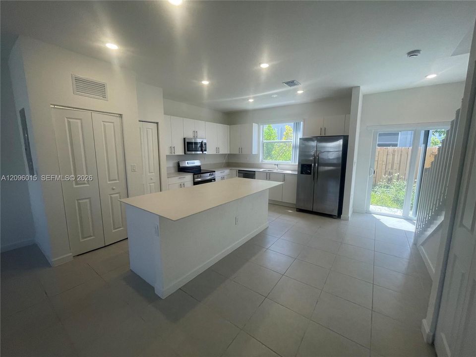 В аренду: $2,299 (3 спален, 2 ванн, 1330 Квадратных фут)