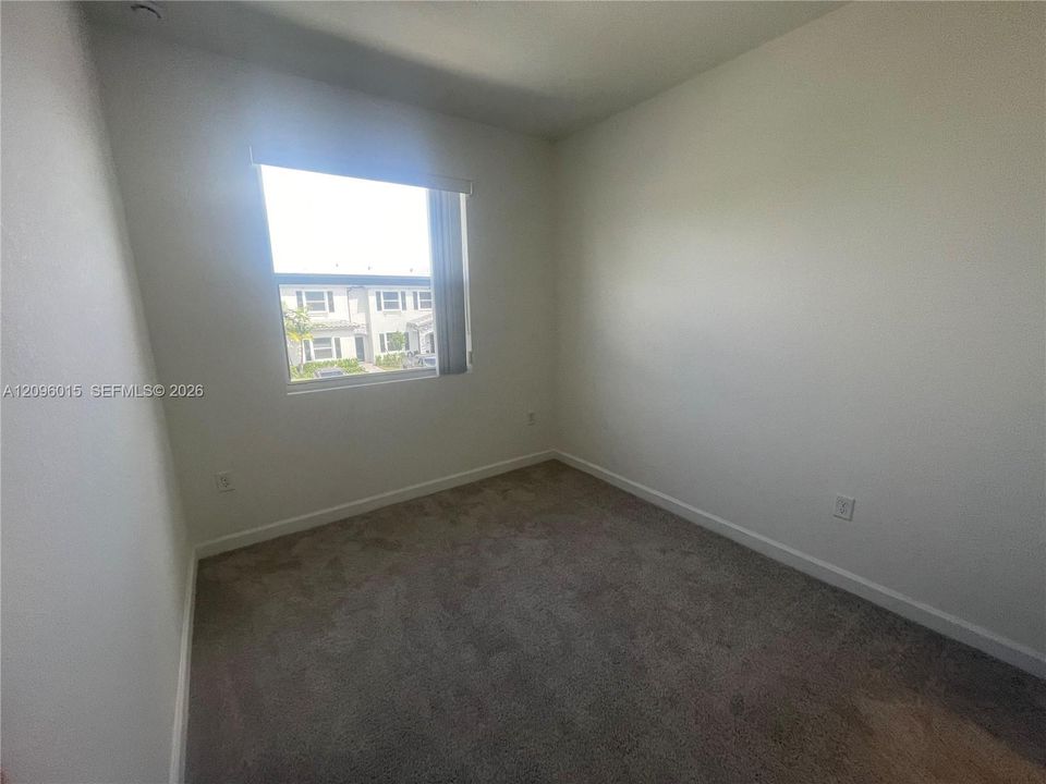 В аренду: $2,299 (3 спален, 2 ванн, 1330 Квадратных фут)