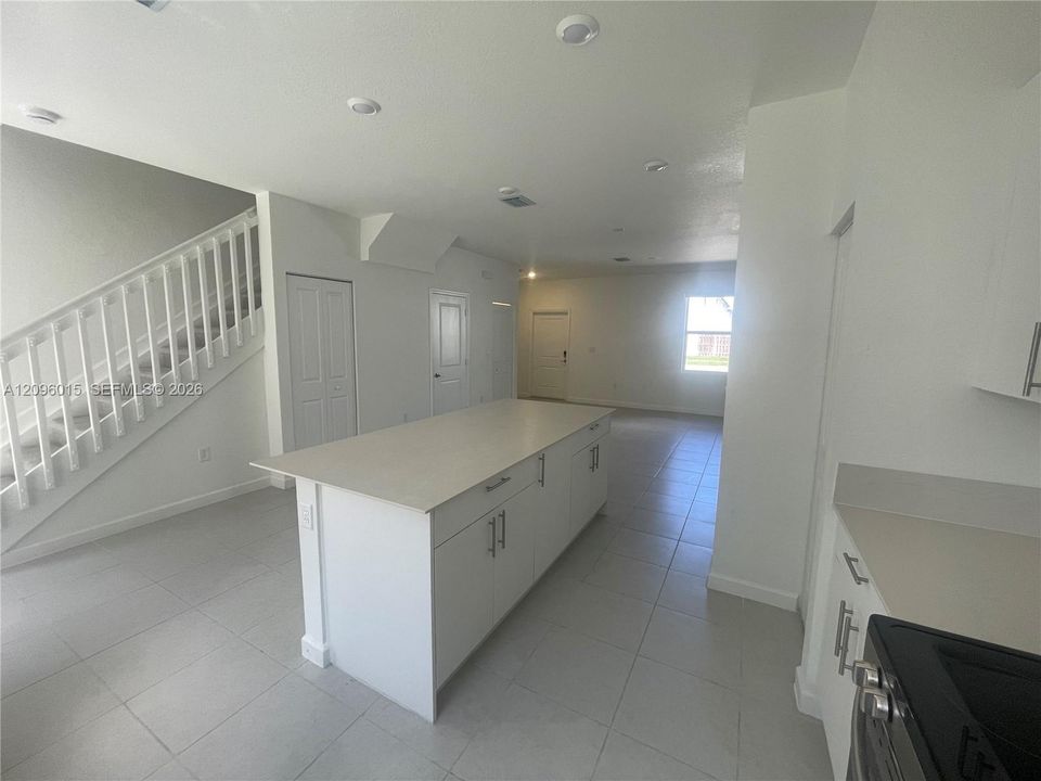 В аренду: $2,299 (3 спален, 2 ванн, 1330 Квадратных фут)