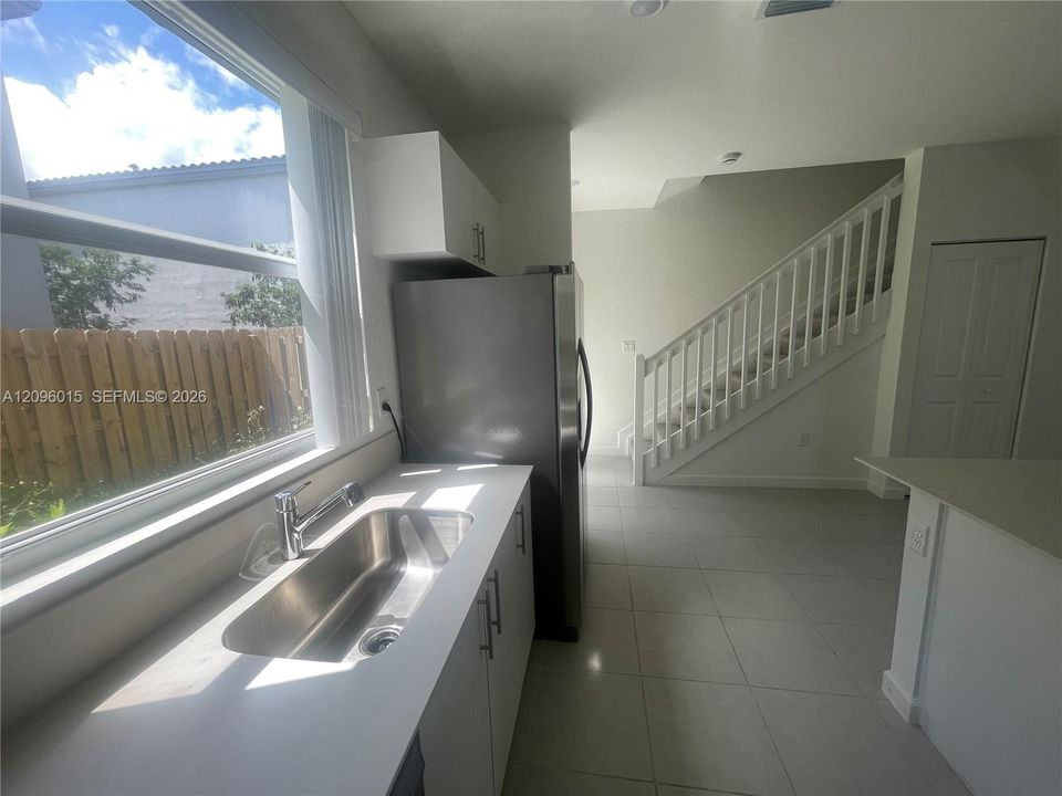 В аренду: $2,299 (3 спален, 2 ванн, 1330 Квадратных фут)
