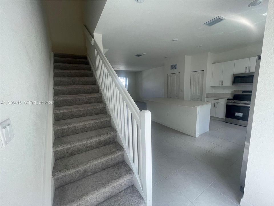 В аренду: $2,299 (3 спален, 2 ванн, 1330 Квадратных фут)