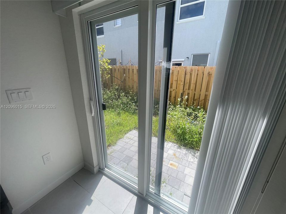 В аренду: $2,299 (3 спален, 2 ванн, 1330 Квадратных фут)