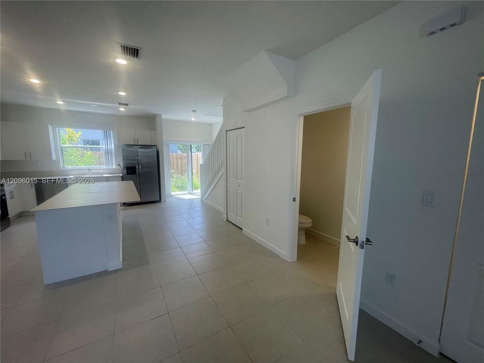 В аренду: $2,299 (3 спален, 2 ванн, 1330 Квадратных фут)