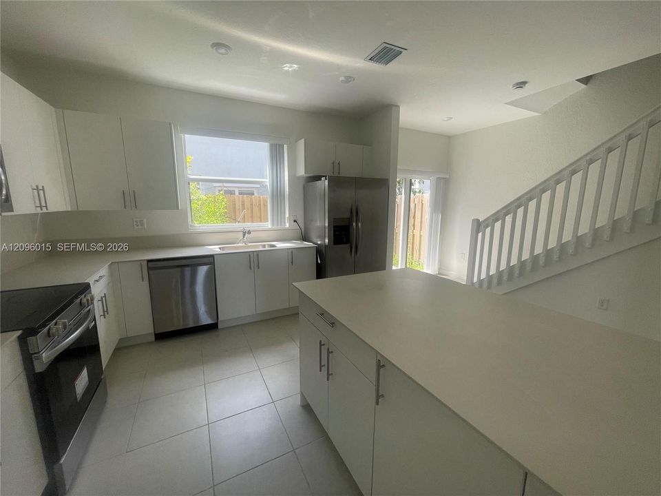 В аренду: $2,299 (3 спален, 2 ванн, 1330 Квадратных фут)