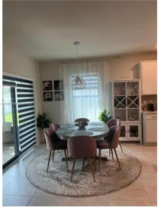 En Venta: $595,000 (4 camas, 2 baños, 1810 Pies cuadrados)