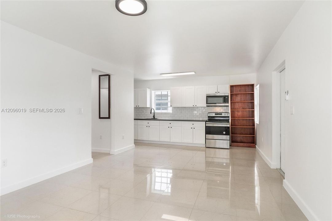For Rent: $2,000 (1 beds, 1 baths, 800 Square Feet)