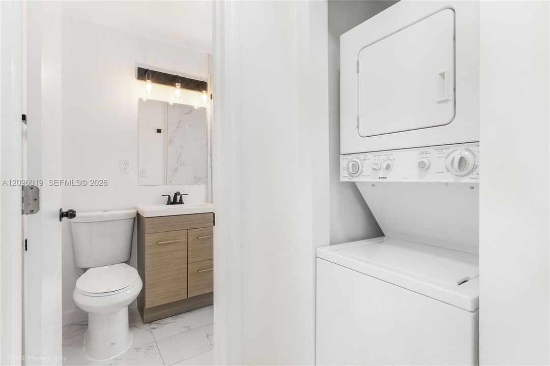 For Rent: $2,000 (1 beds, 1 baths, 800 Square Feet)
