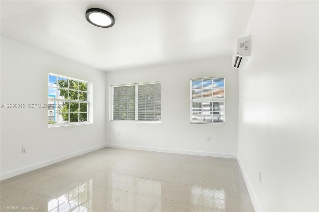 For Rent: $2,000 (1 beds, 1 baths, 800 Square Feet)