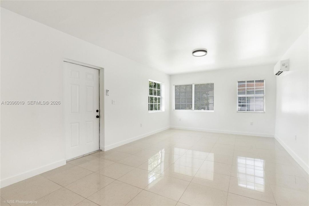For Rent: $2,000 (1 beds, 1 baths, 800 Square Feet)