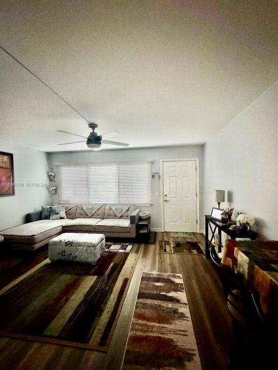 На продажу: $138,000 (1 спален, 1 ванн, 585 Квадратных фут)