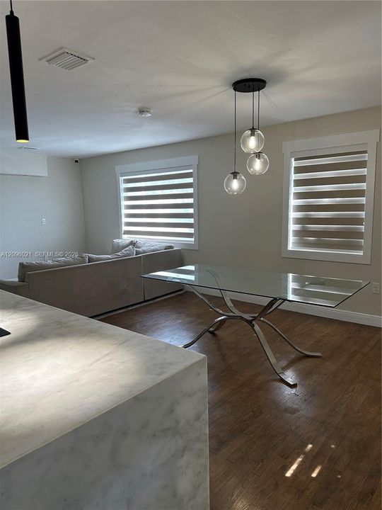 For Rent: $3,800 (3 beds, 2 baths, 1186 Square Feet)