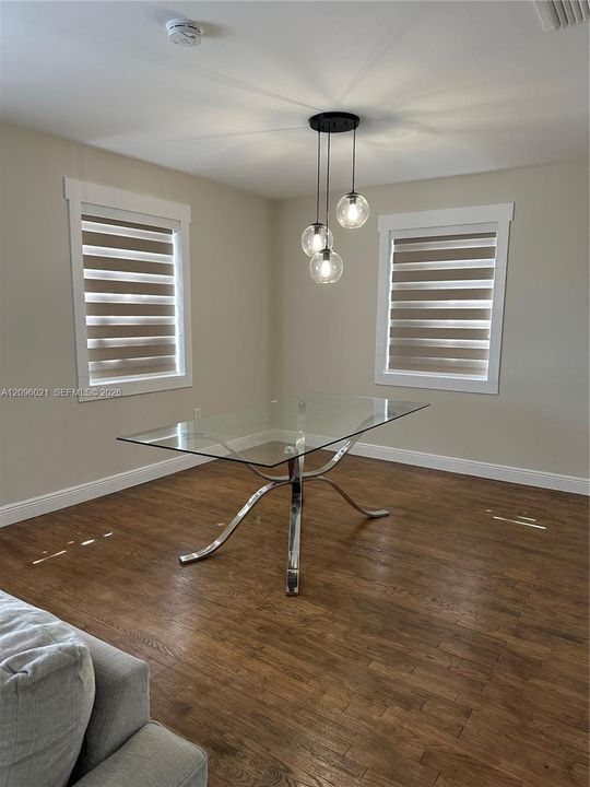For Rent: $3,800 (3 beds, 2 baths, 1186 Square Feet)