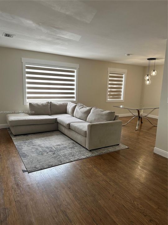 For Rent: $3,800 (3 beds, 2 baths, 1186 Square Feet)
