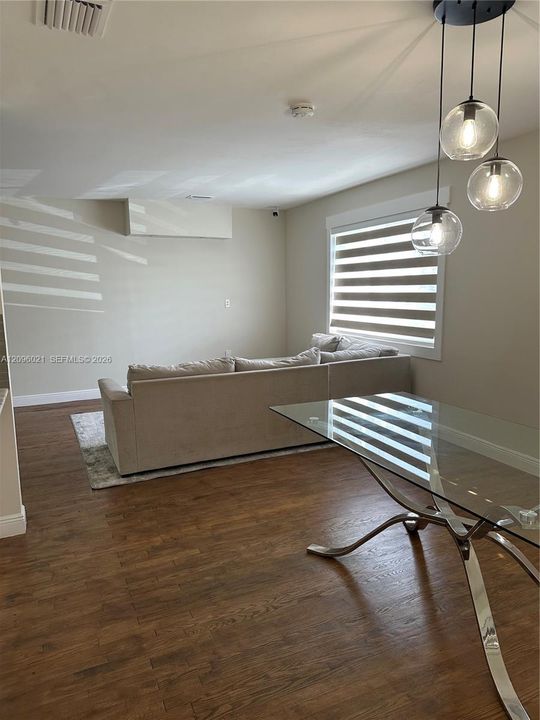 For Rent: $3,800 (3 beds, 2 baths, 1186 Square Feet)