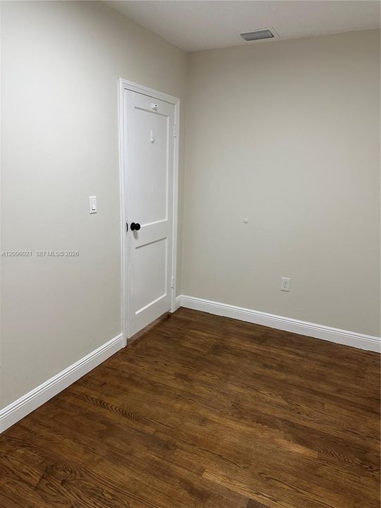 For Rent: $3,800 (3 beds, 2 baths, 1186 Square Feet)
