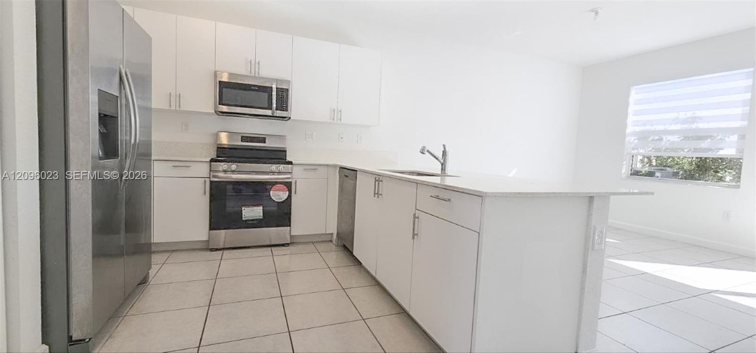 В аренду: $2,400 (3 спален, 2 ванн, 1393 Квадратных фут)