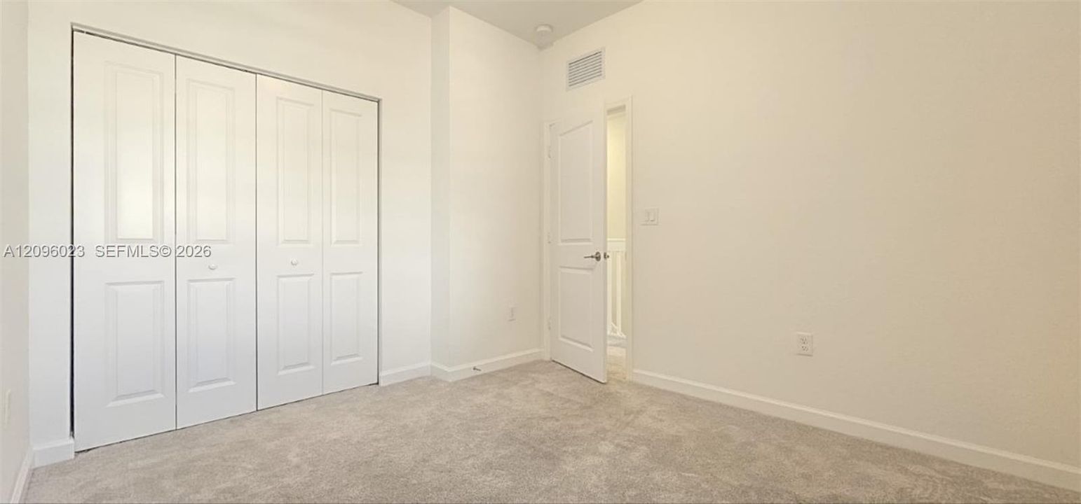 В аренду: $2,400 (3 спален, 2 ванн, 1393 Квадратных фут)