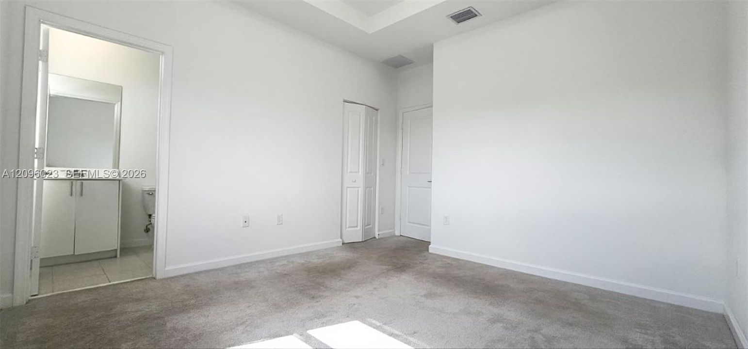 В аренду: $2,400 (3 спален, 2 ванн, 1393 Квадратных фут)