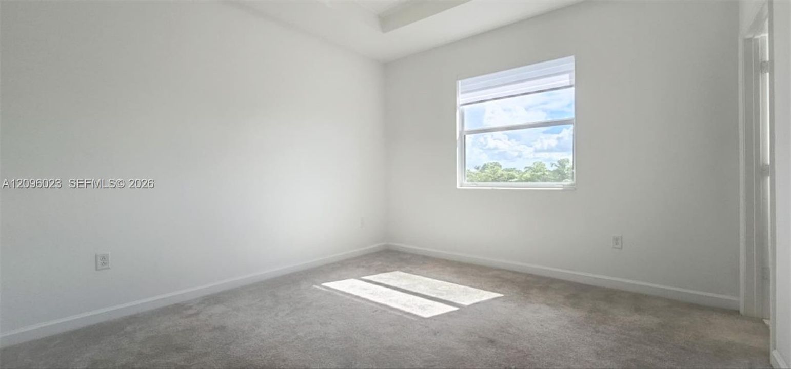 В аренду: $2,400 (3 спален, 2 ванн, 1393 Квадратных фут)