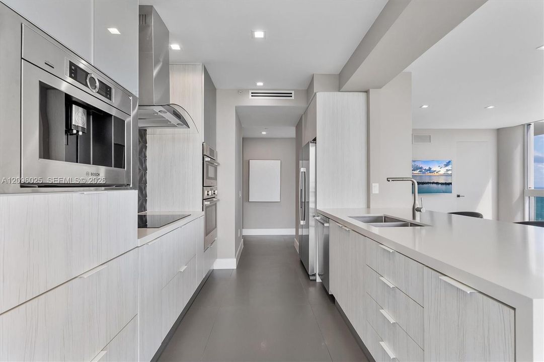 For Sale: $2,495,000 (2 beds, 2 baths, 1322 Square Feet)
