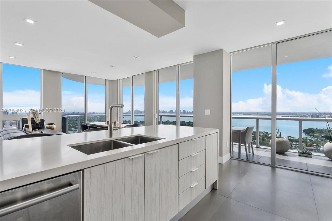 For Sale: $2,495,000 (2 beds, 2 baths, 1322 Square Feet)