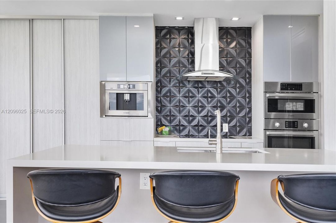For Sale: $2,495,000 (2 beds, 2 baths, 1322 Square Feet)
