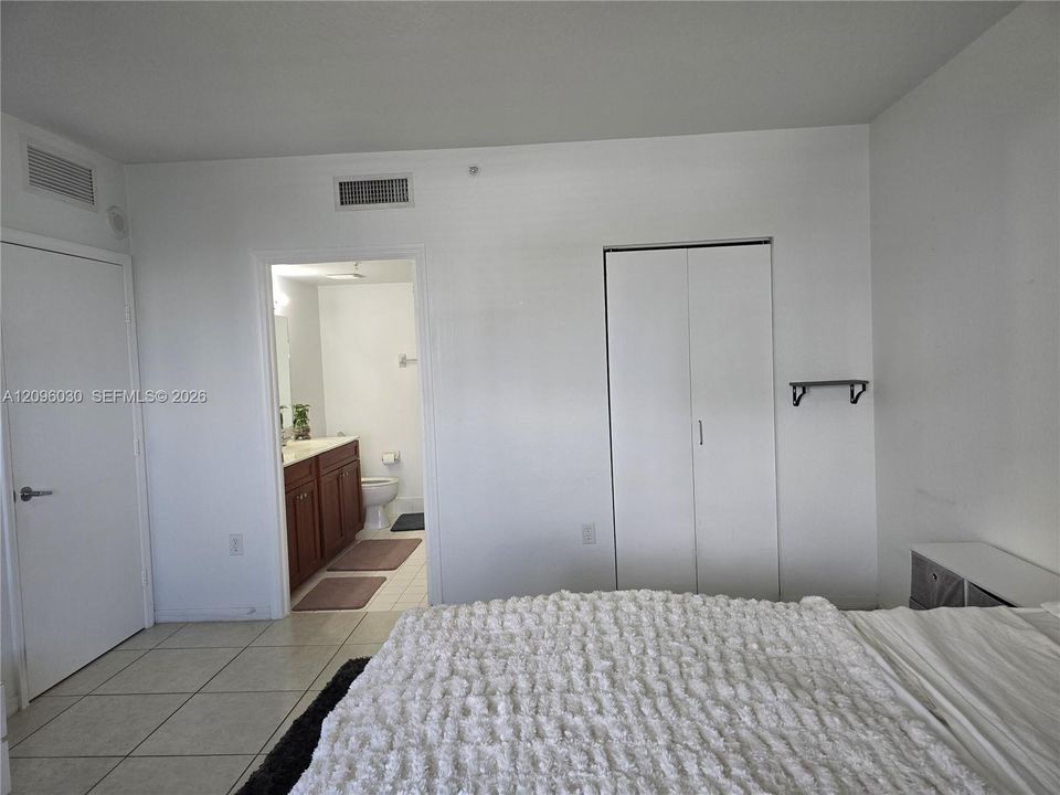В аренду: $2,700 (2 спален, 2 ванн, 950 Квадратных фут)