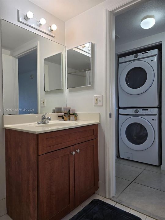 В аренду: $2,700 (2 спален, 2 ванн, 950 Квадратных фут)