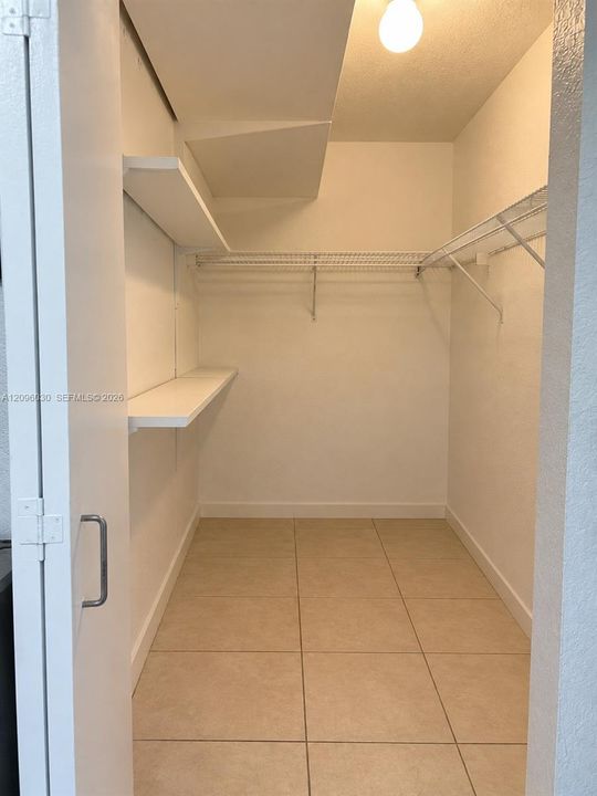 Walking closet