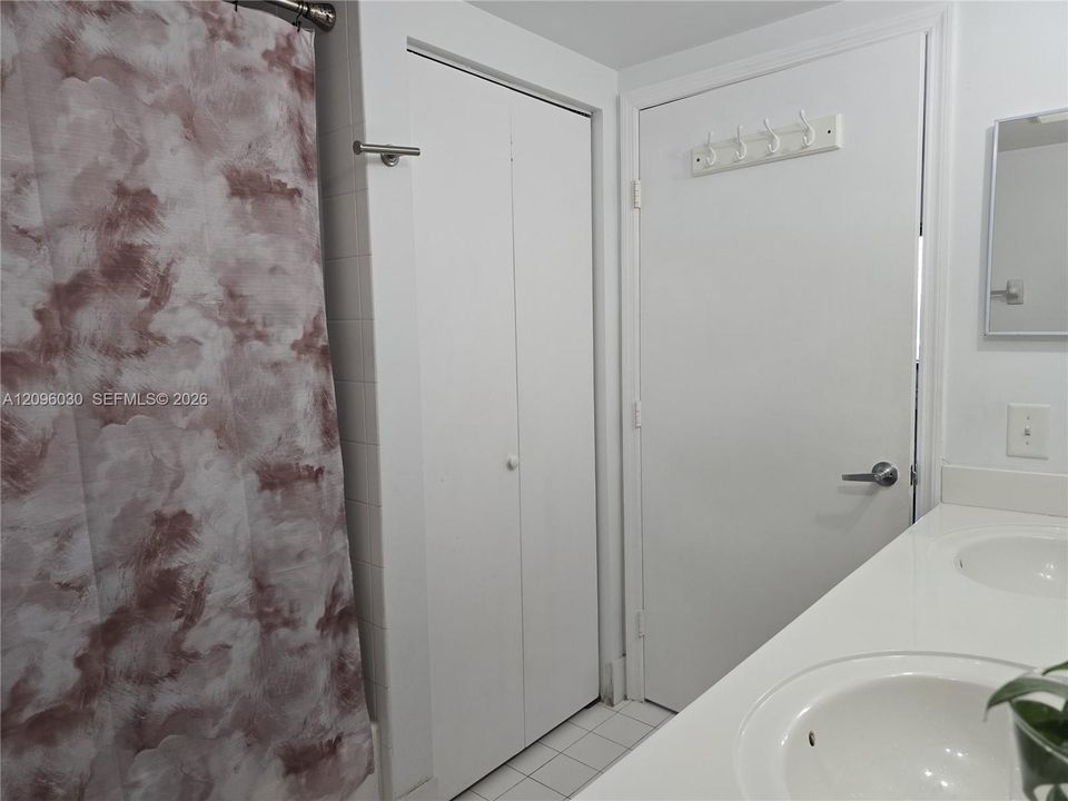 В аренду: $2,700 (2 спален, 2 ванн, 950 Квадратных фут)
