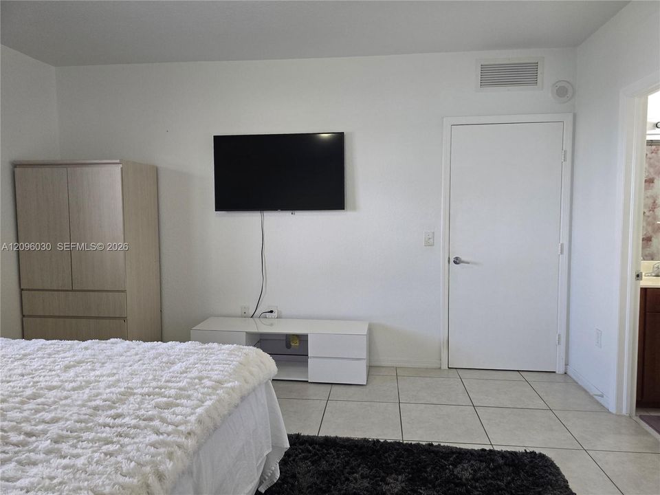 В аренду: $2,700 (2 спален, 2 ванн, 950 Квадратных фут)