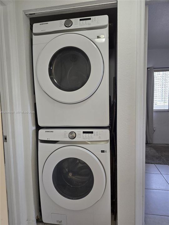 В аренду: $2,700 (2 спален, 2 ванн, 950 Квадратных фут)