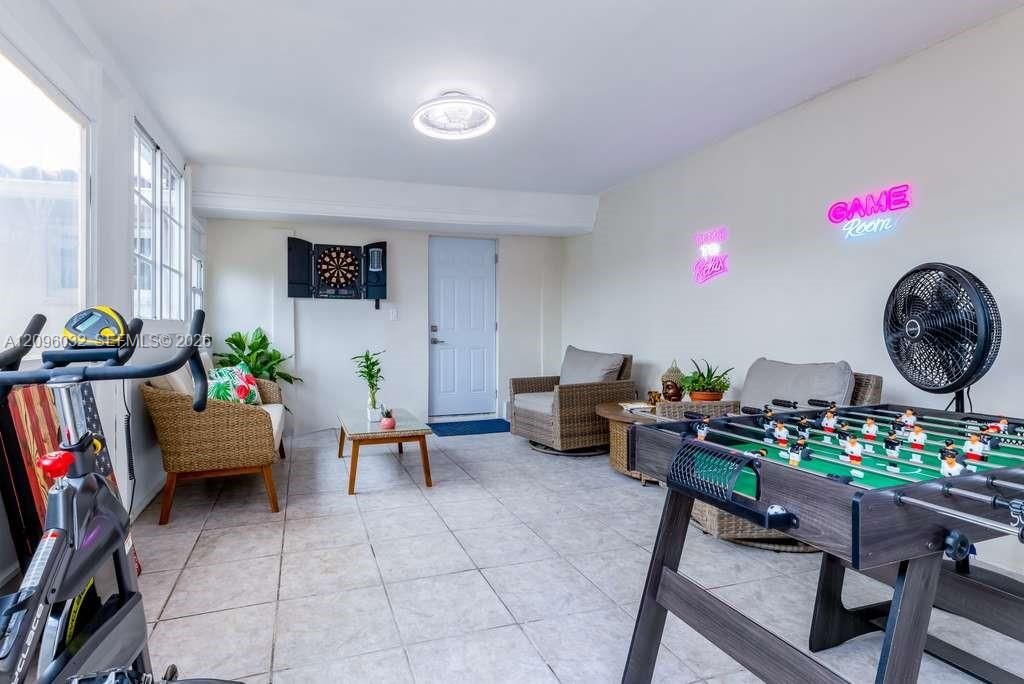 En Venta: $950,000 (5 camas, 2 baños, 2196 Pies cuadrados)
