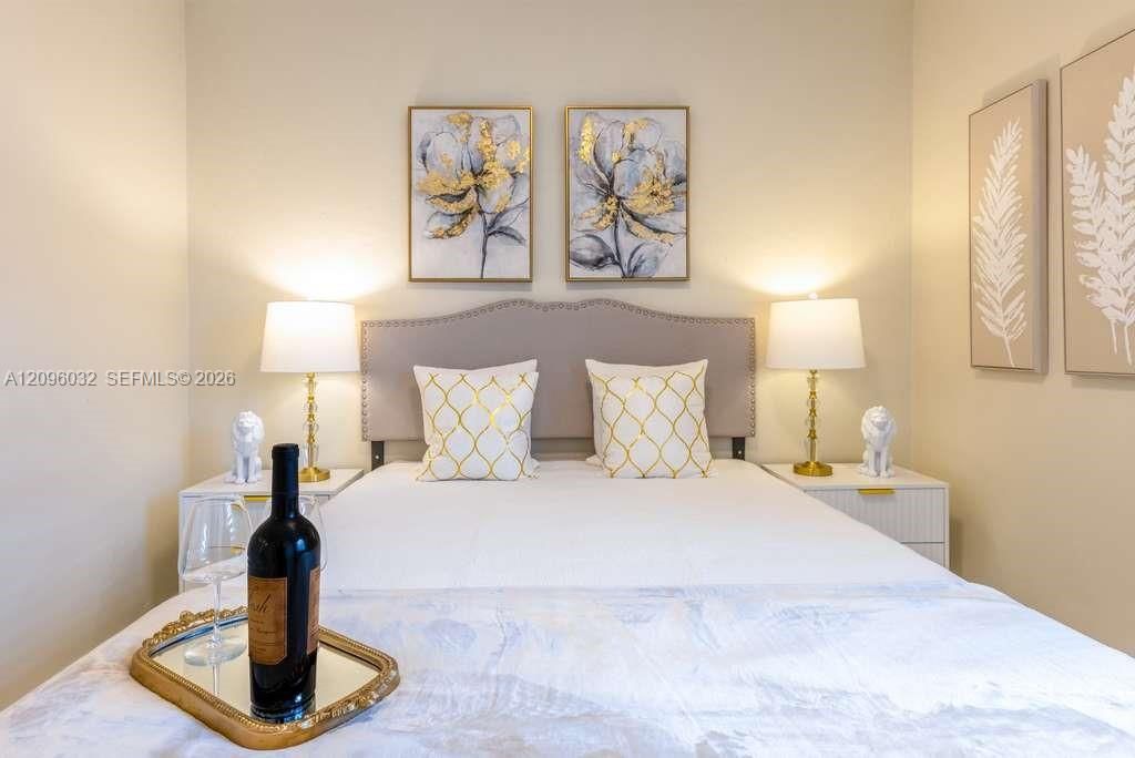 En Venta: $950,000 (5 camas, 2 baños, 2196 Pies cuadrados)