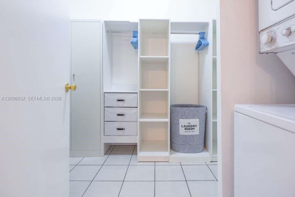 En Venta: $950,000 (5 camas, 2 baños, 2196 Pies cuadrados)